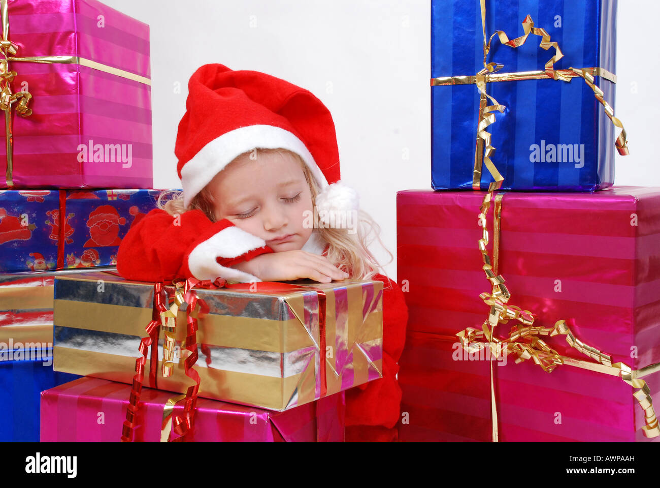ausrasten ausruhen bente Fest Feste Geschenk Geschenke Girl Kind Kinder Leute Mädchen Maedchen Mensch Menschen Model released MR Stock Photo
