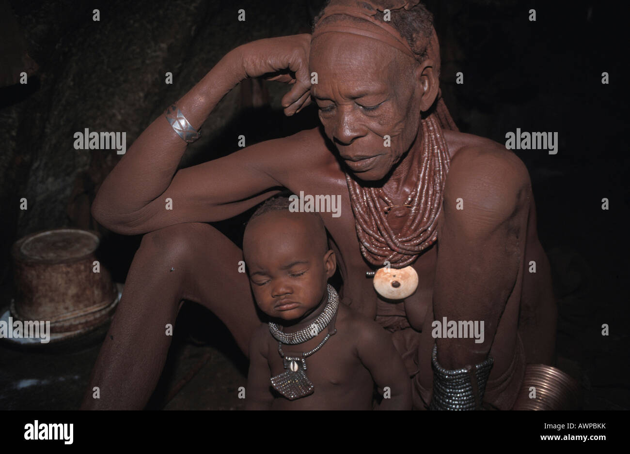 Himba woman with infant, Kaokoveld, Namibia Stock Photo