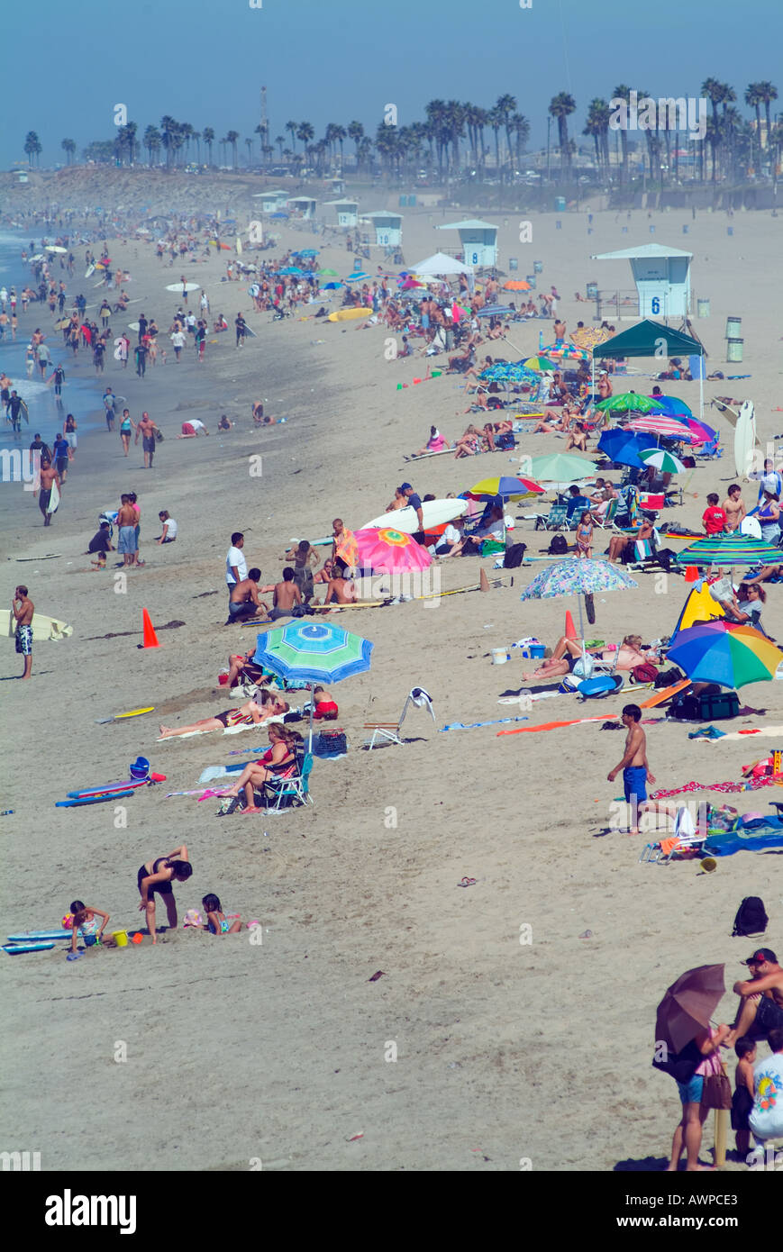 Beach crowds hi-res stock photography and images - Alamy
