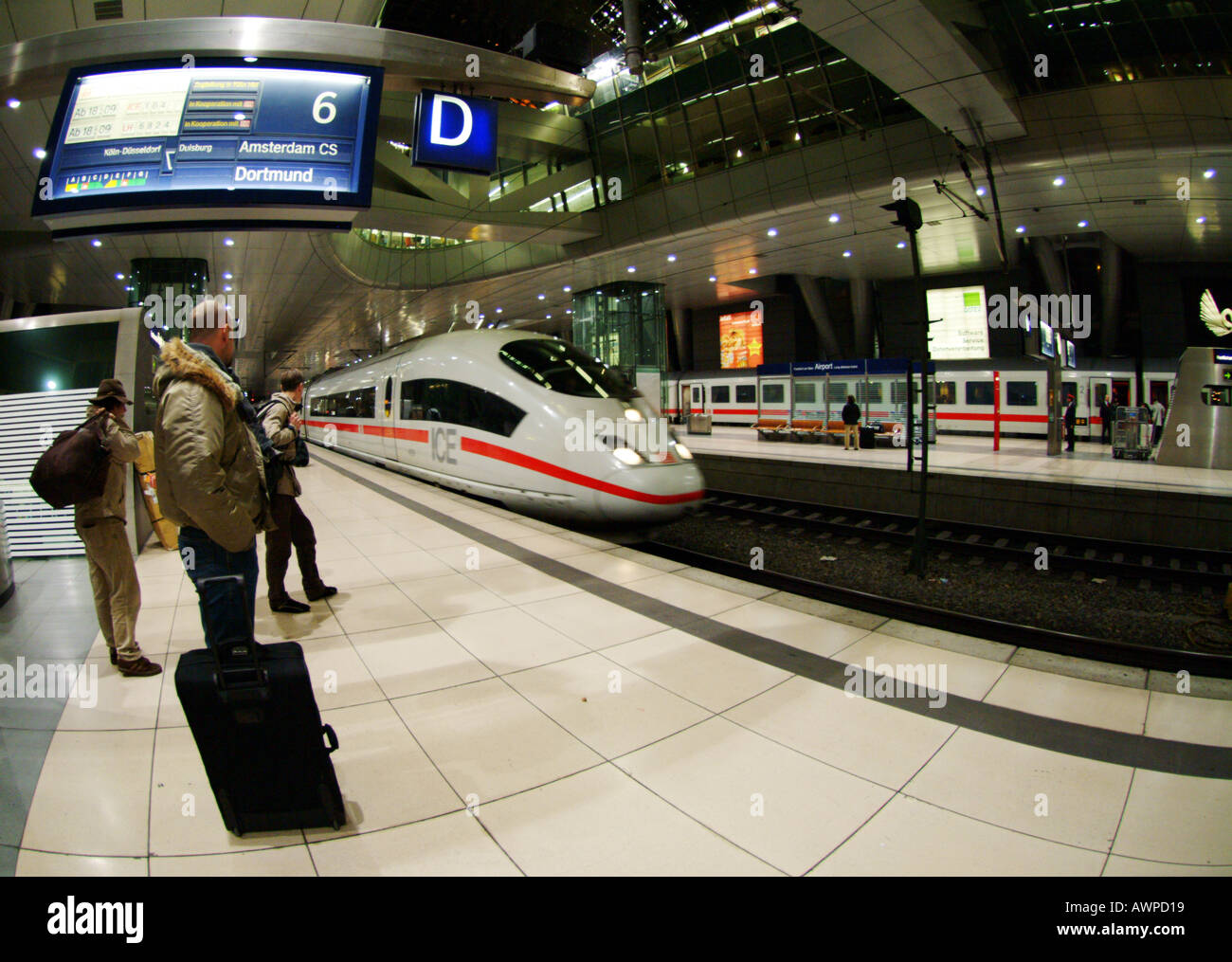 Dusseldorf flughafen bahnhof hires stock photography and images Alamy