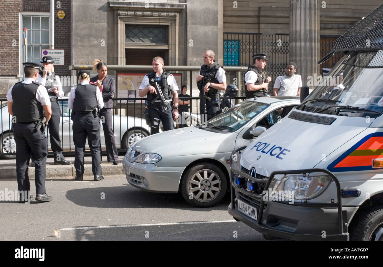Armed police Euston Road Central London after 7 July bombings Stock Photo