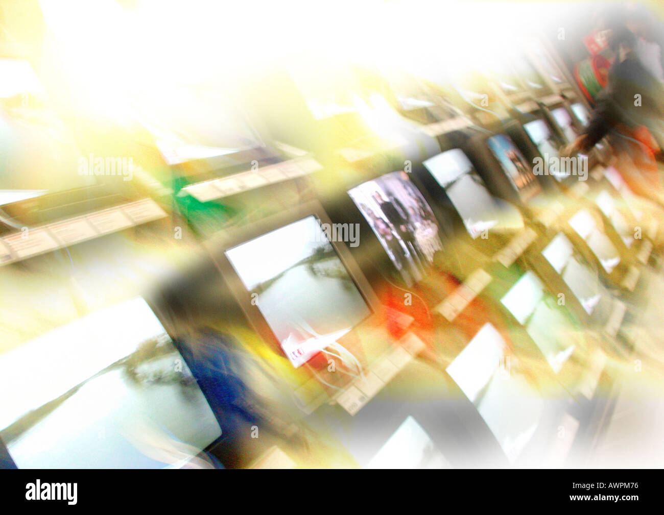 Tv screens store display hires stock photography and images Alamy