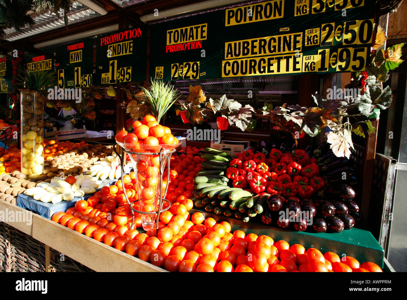 Store selling produce, Rue Montorgueil, Quartier Les Halles, Paris, France, Europe Stock Photo