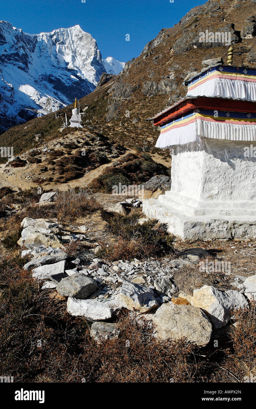 Historic stupa at Thame, Bhote Koshi valley, Khumbu Himal, Sagarmatha National Park, Nepal Stock Photo