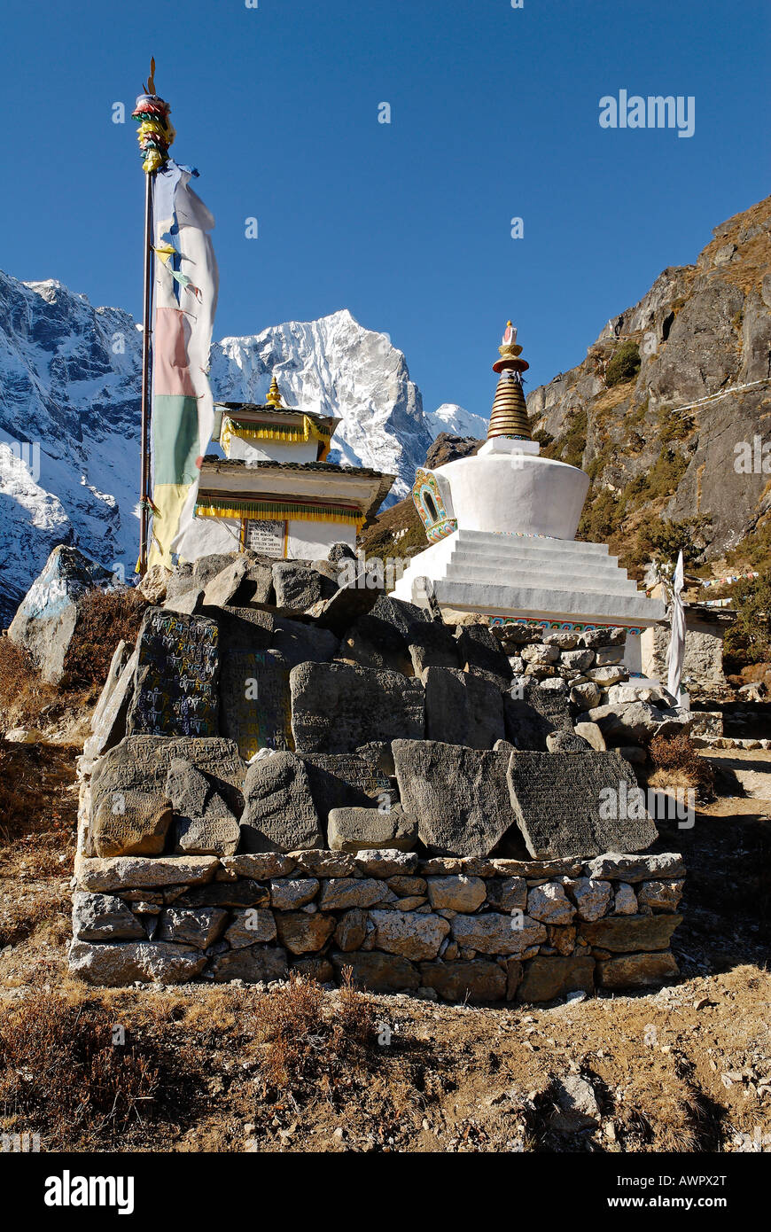 Historic stupa at Thame, Bhote Koshi valley, Khumbu Himal, Sagarmatha National Park, Nepal Stock Photo