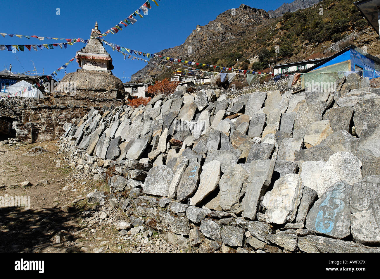 Mani wall at Thamo Sherpa village, Sagarmatha National Park, Khumbu, Nepal Stock Photo