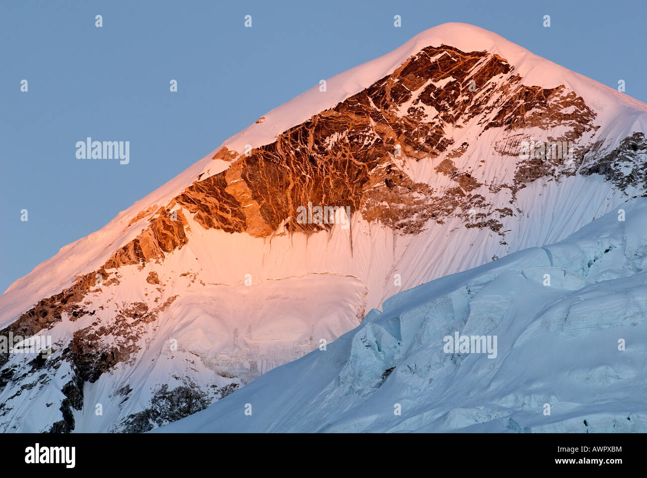 Peak below Mount Everest, Khumbu Himal, Sagarmatha National Park, Nepal Stock Photo