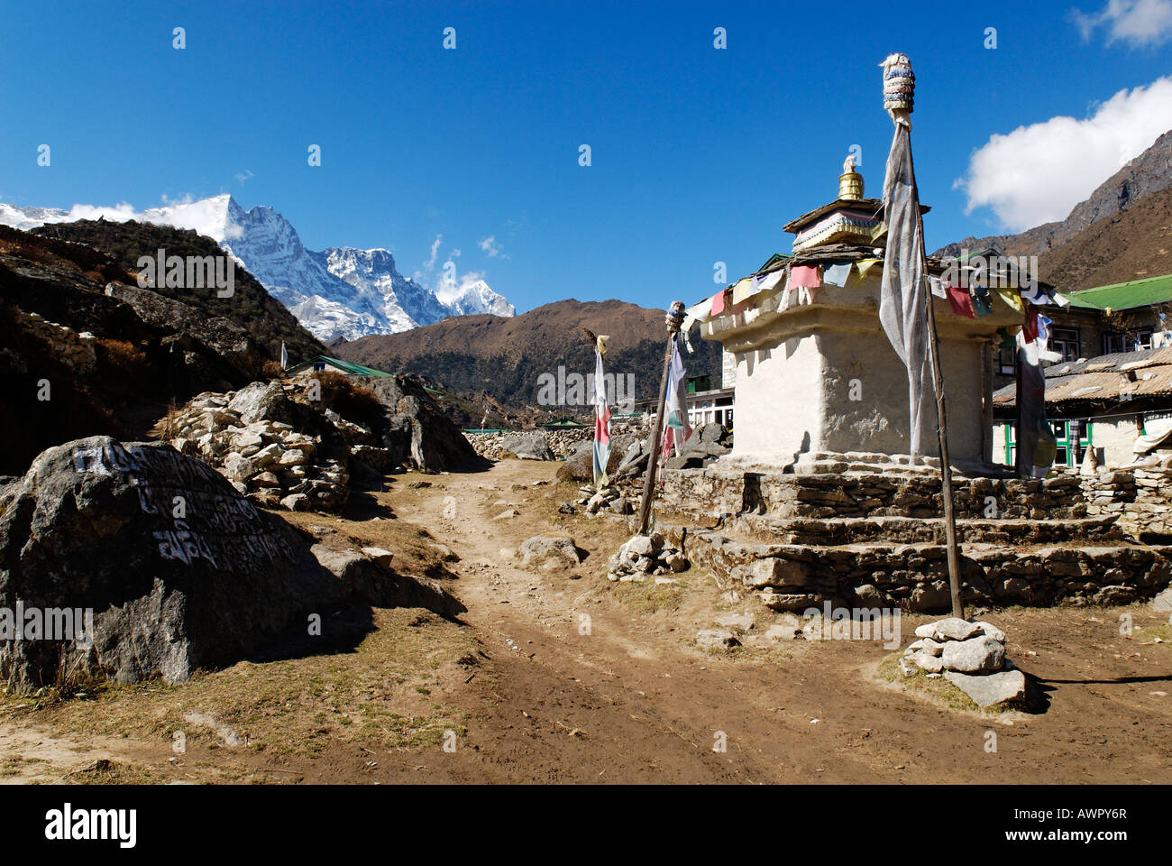 Stupa and Trekking Lodge at Khumjung Sherpa village, Sagarmatha National Park, Khumbu, Nepal Stock Photo