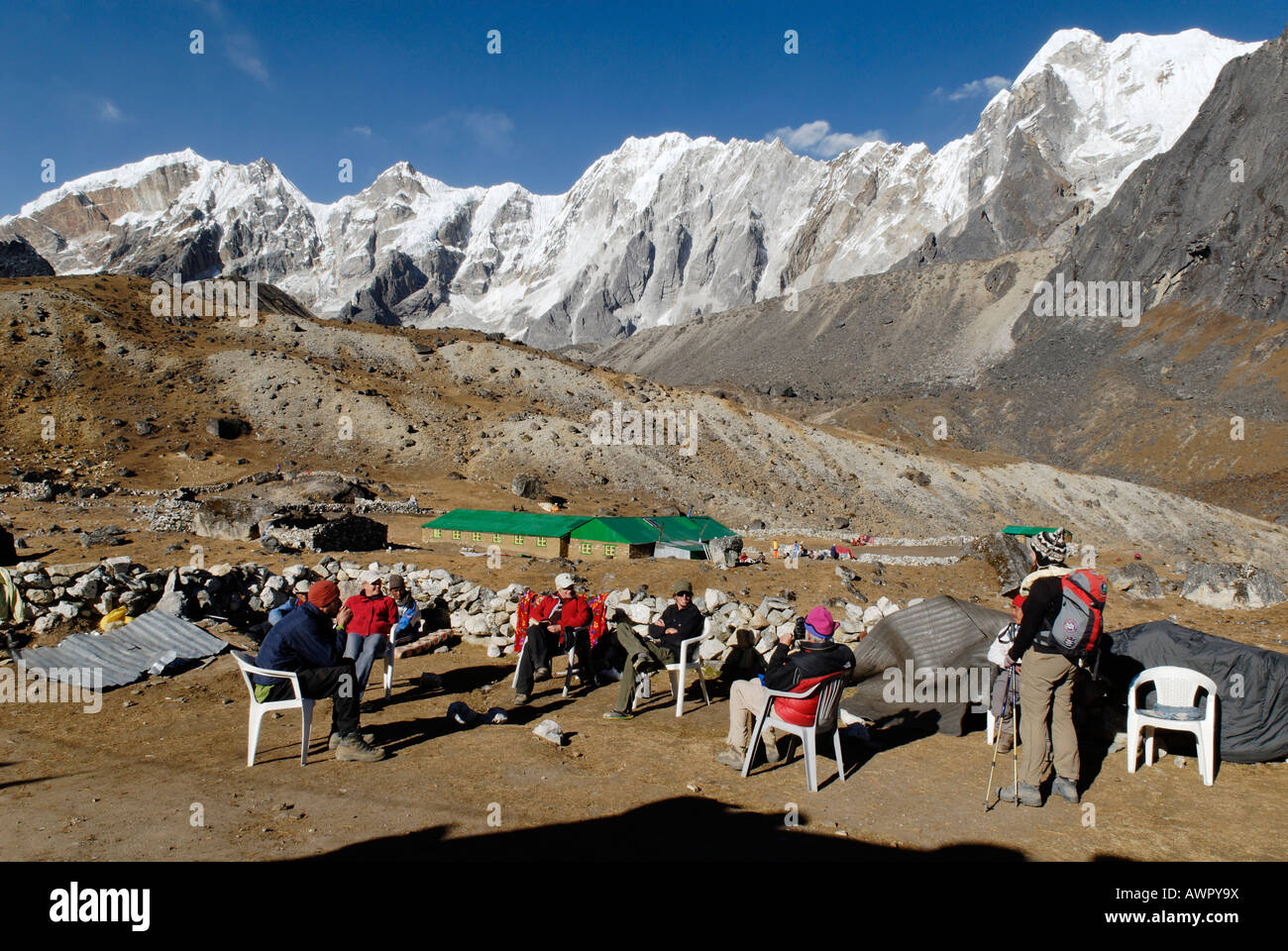 Trekking lodge at Dzonglha (4830), Chola Khola Tal, Khumbu Himal, Sagarmatha National Park, Nepal Stock Photo