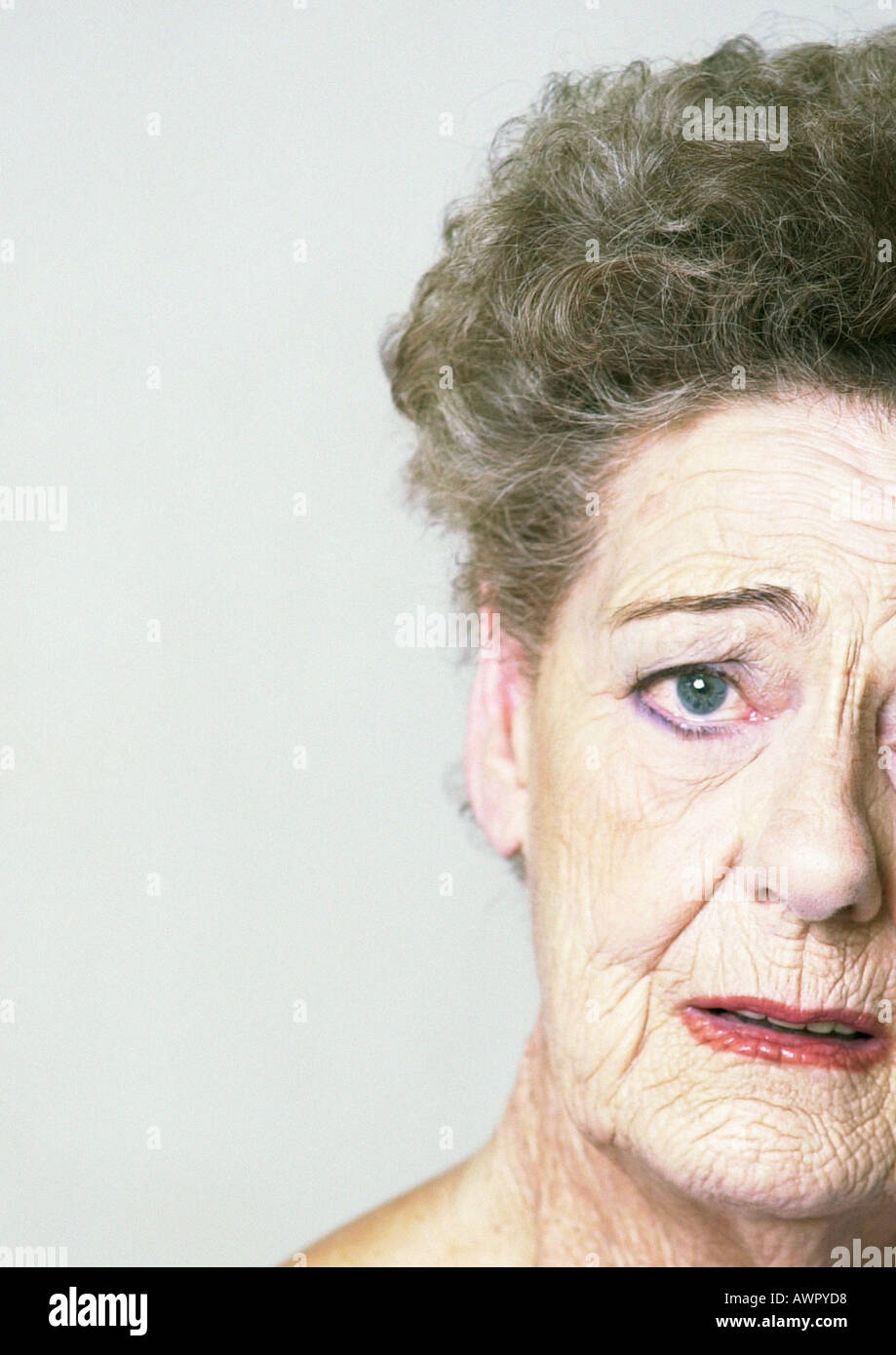 Sad senior old woman hi-res stock photography and images - Alamy