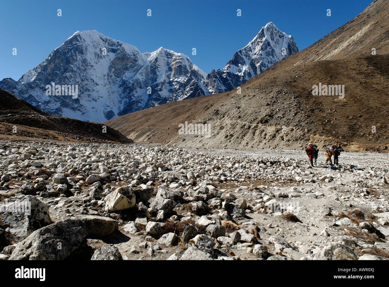 Khumbu glacier moraine with Cholatse (6335) and Arakamtse (6423), Khumbu Himal, Sagarmatha National Park, Nepal Stock Photo