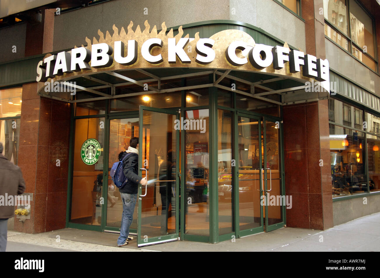 A Starbucks coffee shop in Midtown Manhattan Stock Photo Alamy