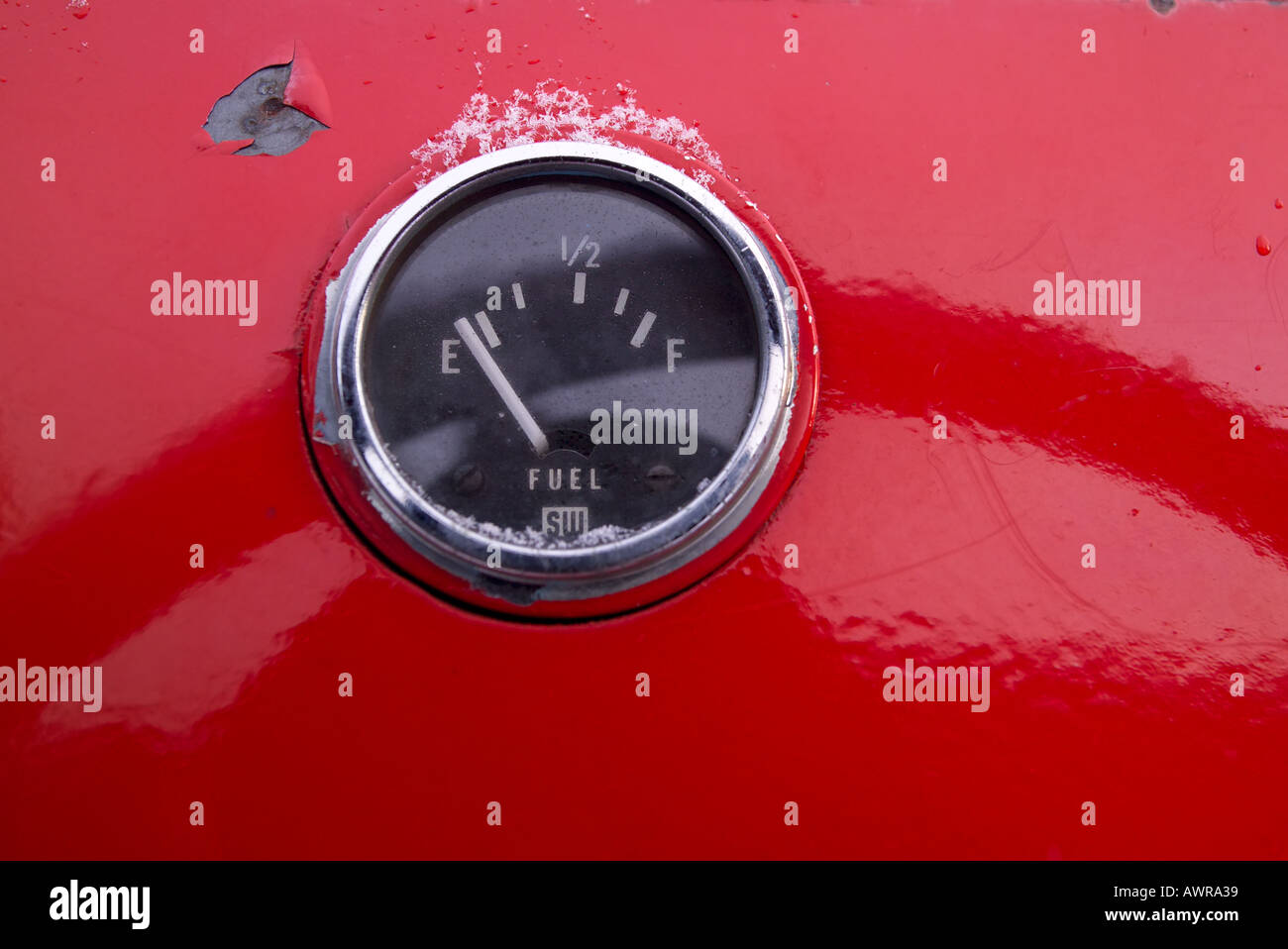 Gas gauge empty hires stock photography and images Alamy