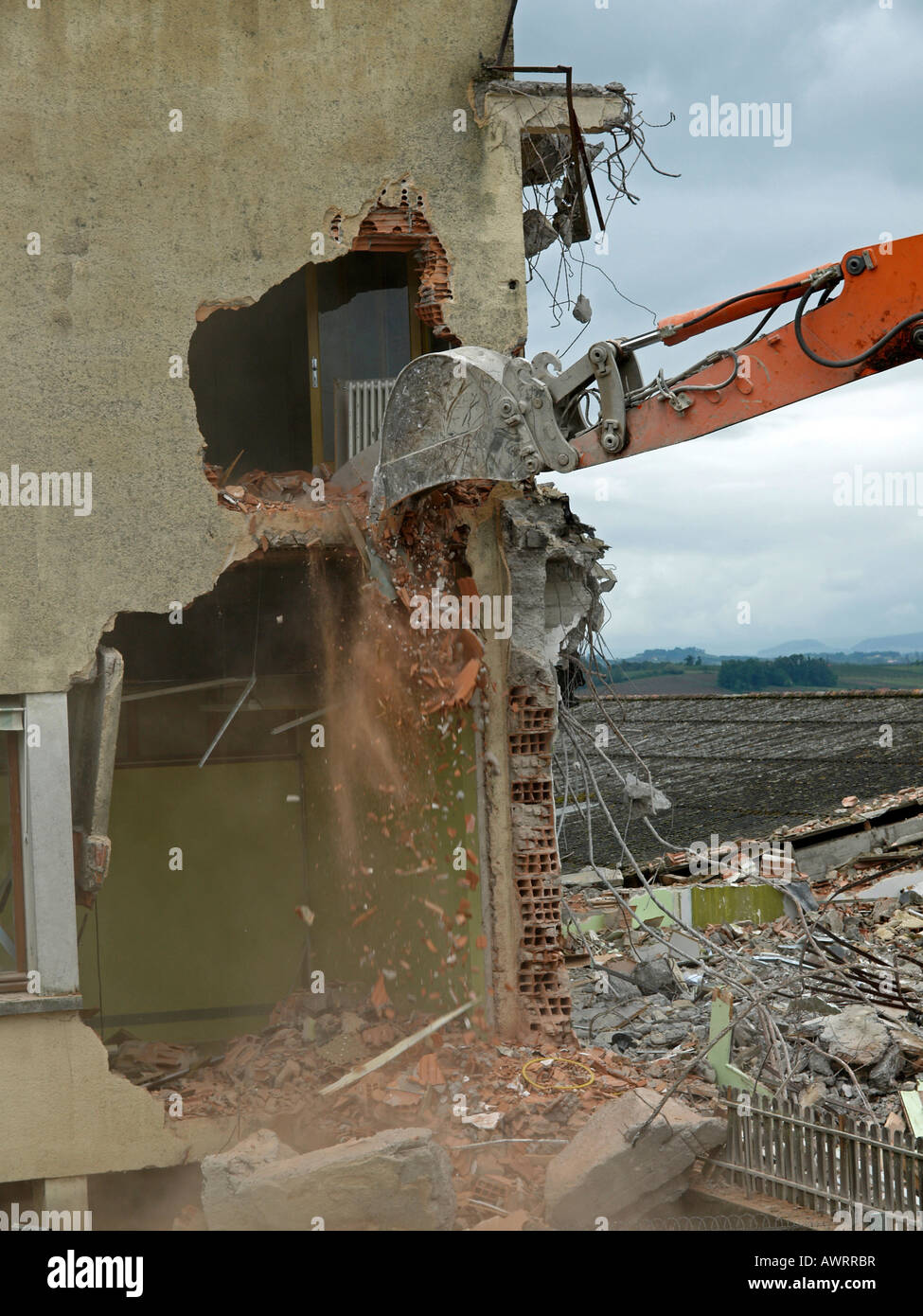 demolition of a building breaking a house with a digger at a building