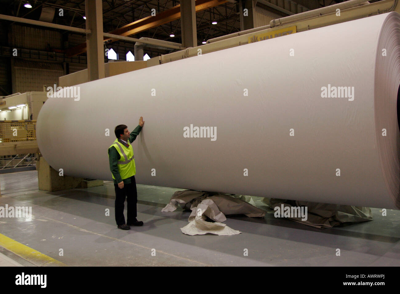 Large paper rolls hi-res stock photography and images - Alamy