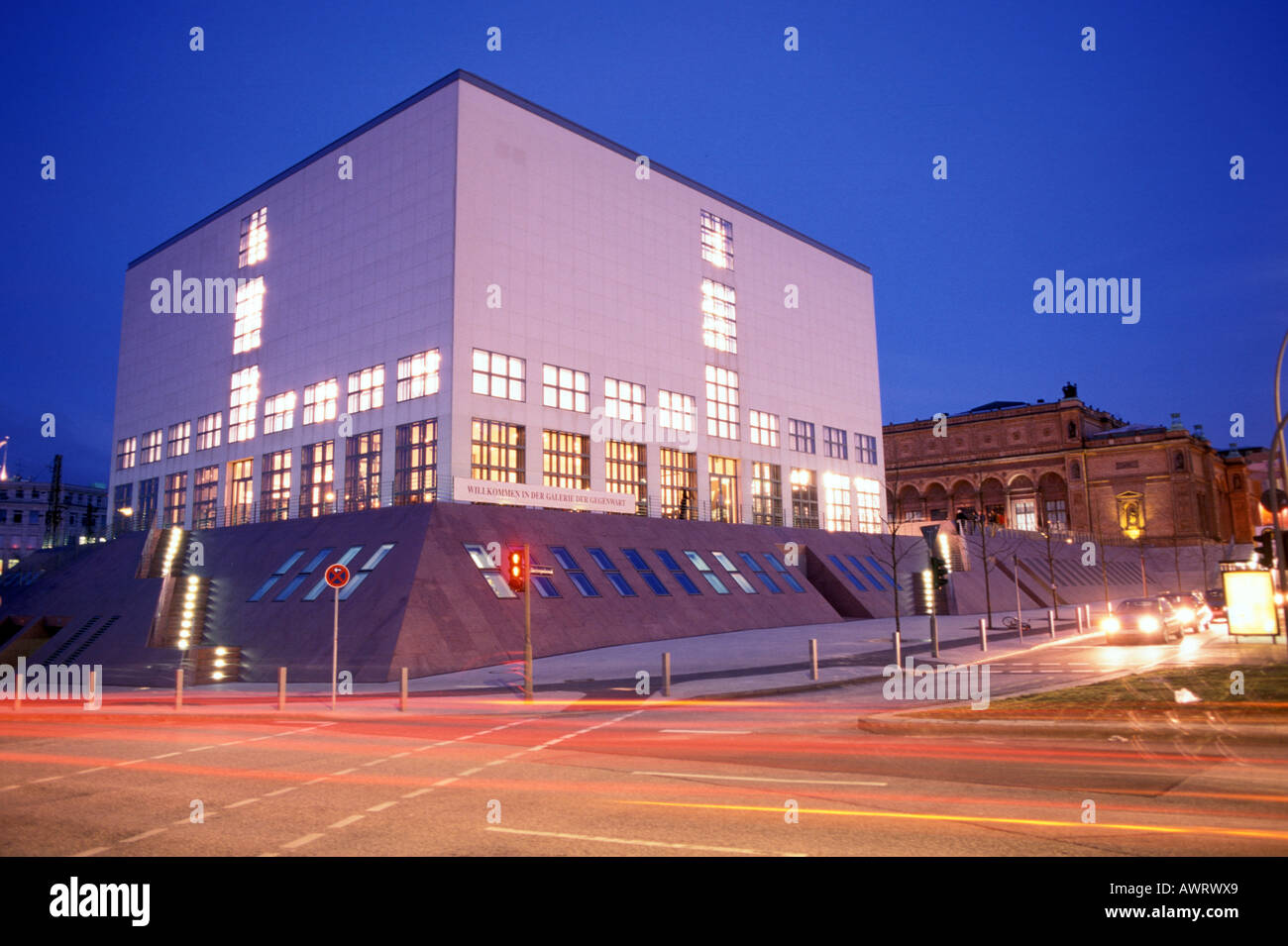 Gallery of the present at night , Hamburg , Germany , Europe : Extension of the arts center . Changing exhibition of modern art Stock Photo