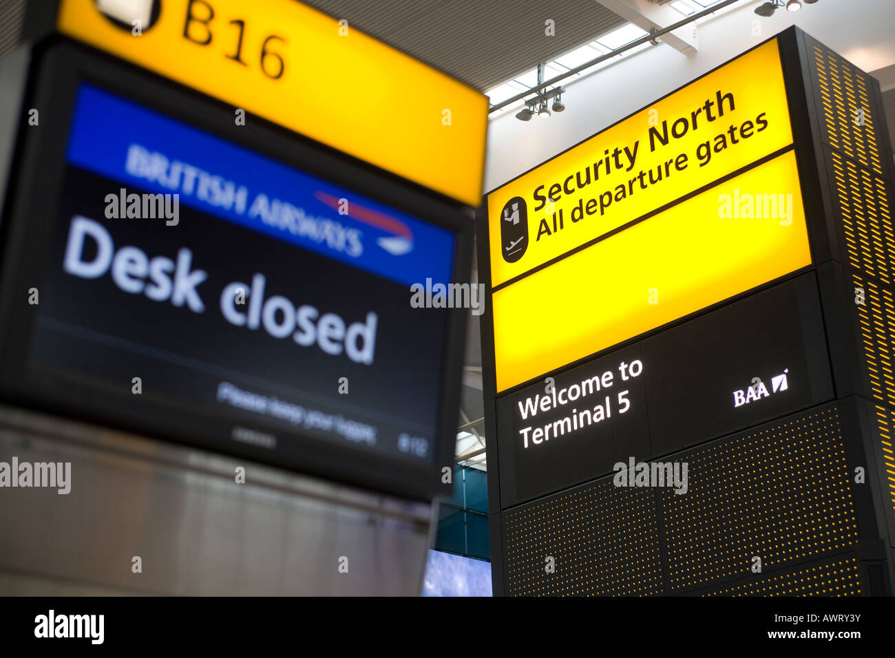 Security Notice and fast bag drop desk closed sign at London Heathrow Airport Terminal 5 Stock Photo