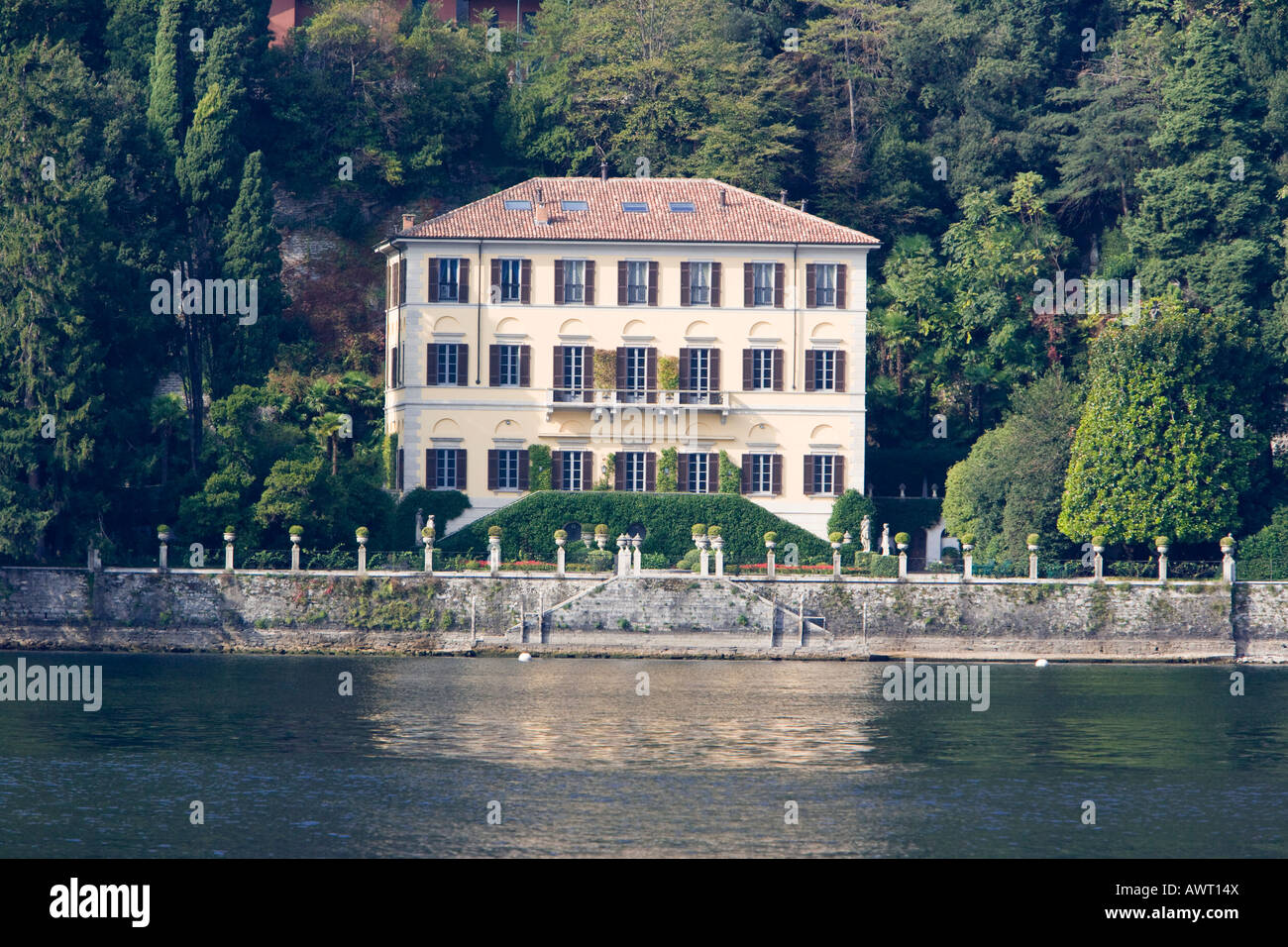 Donatella versace villa lake como hi-res stock photography and images -  Alamy