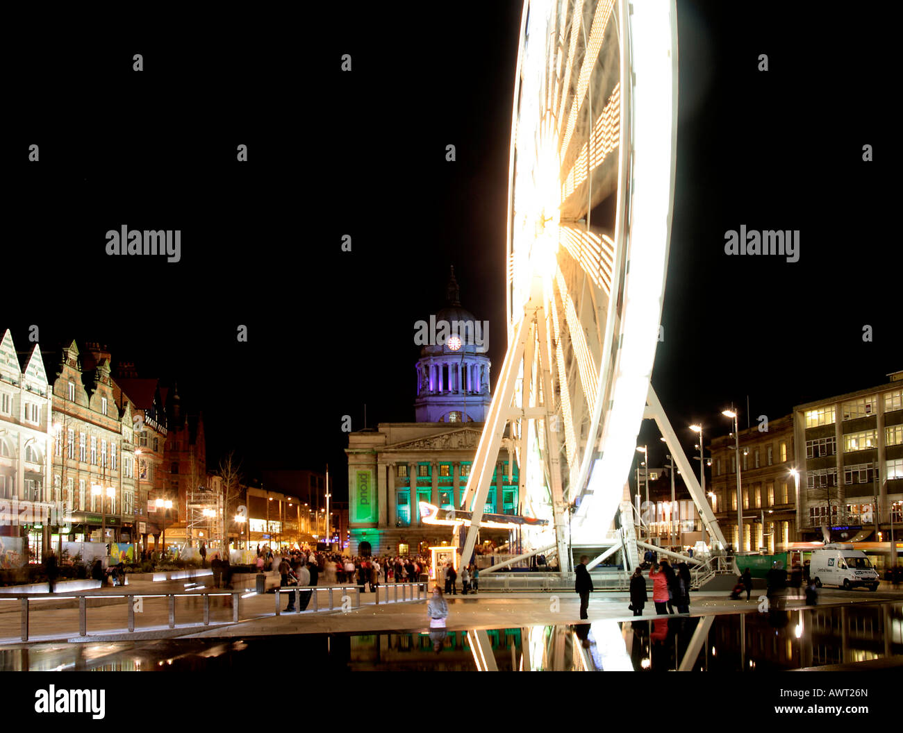 Nottingham Eye with Nottinghams Council House in the background. The Nottingham Eye market Square Nottingham UK As tall as Nelso Stock Photo