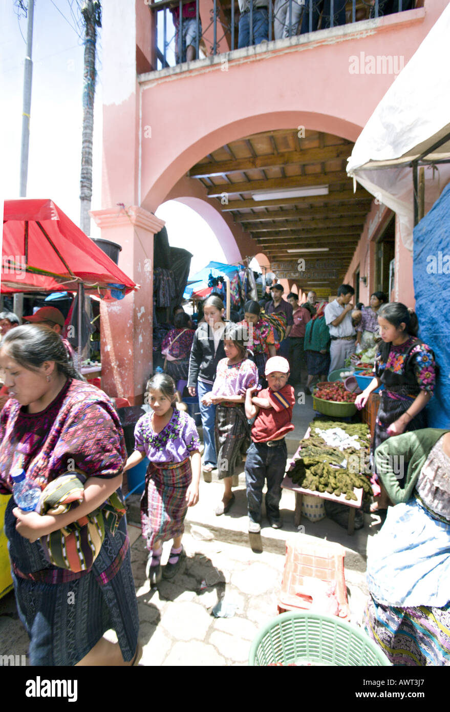 GUATEMALA CHICHICASTENANGO The largest indigenous market in Guatemala is the market in Chichicastenango Stock Photo