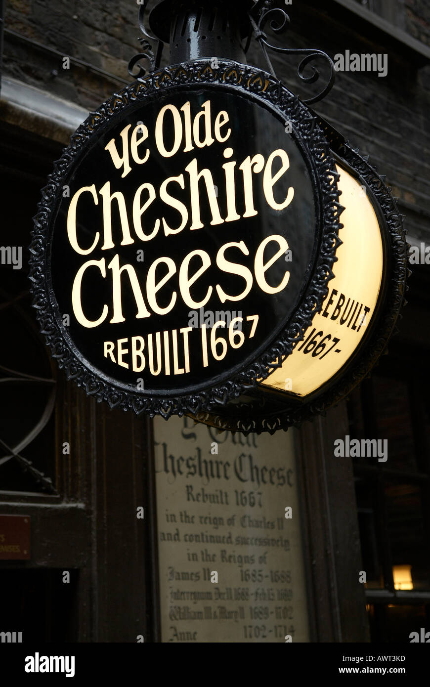 'Ye olde Cheshire cheese' pub sign London Stock Photo