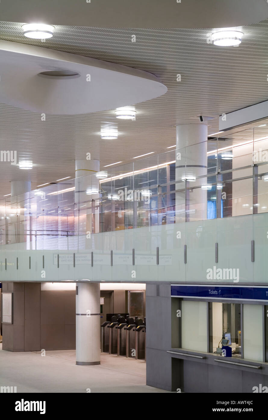 KINGS CROSS UNDERGROUND TICKET HALL, LONDON, UK Stock Photo Alamy