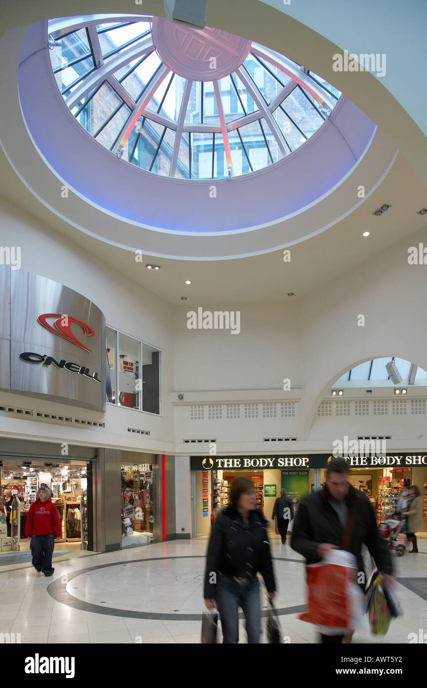 TRIANGLE SHOPPING CENTRE, MANCHESTER, UK Stock Photo Alamy