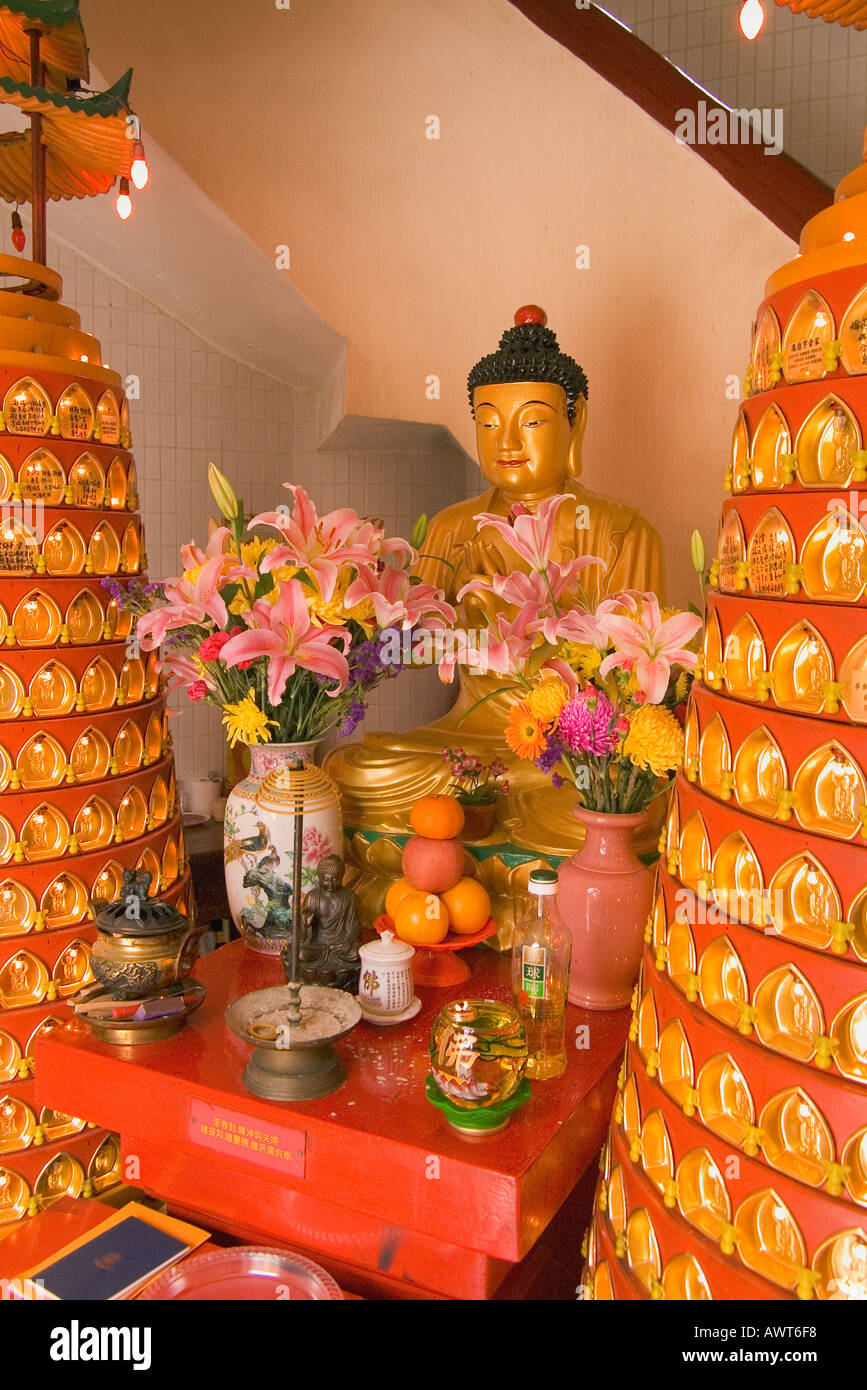 dh Ten Thousand Buddhas Monastery SHATIN HONG KONG Golden Buddha statue shrine at entrance to pagoda temple china religion buddhist Stock Photo