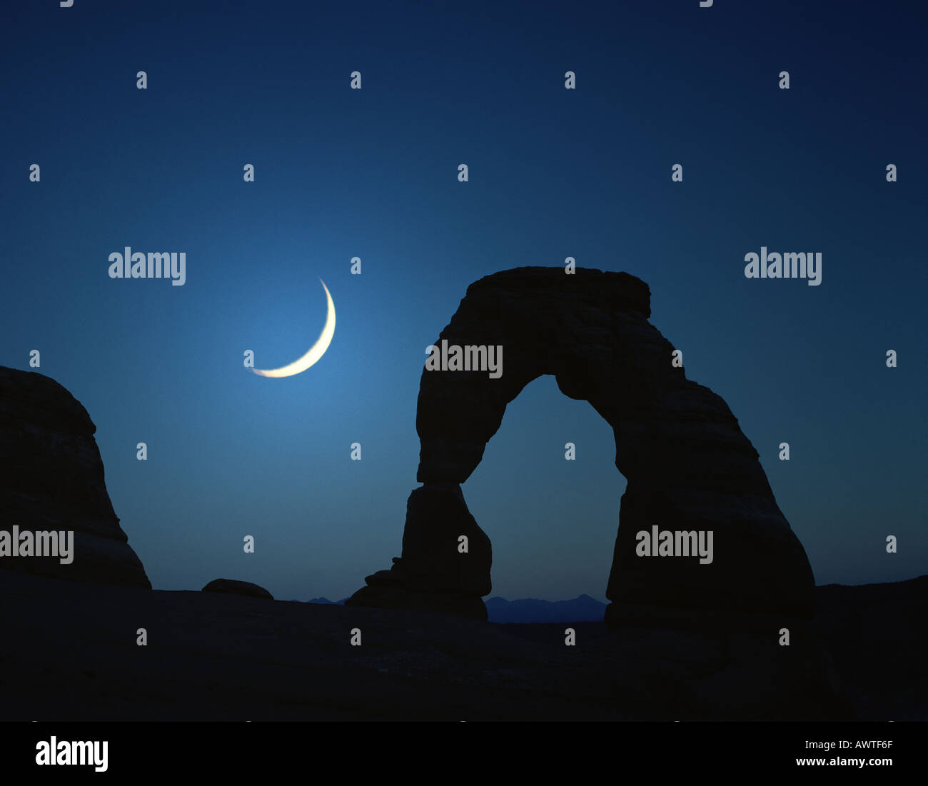 Delicate arch silhouette hi-res stock photography and images - Alamy