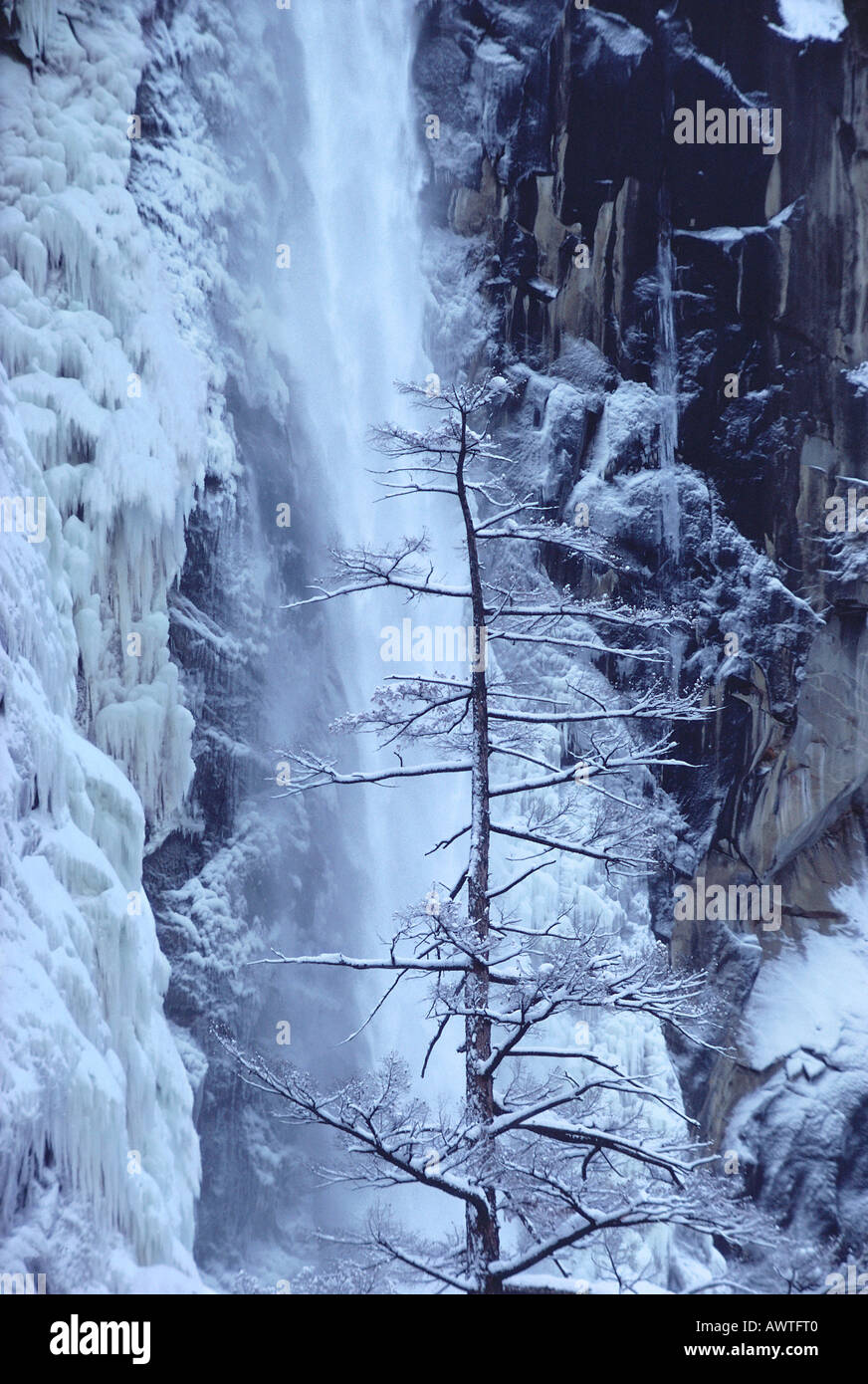 Winter Waterfall Yosemite Frozen High Resolution Stock Photography And Images Alamy