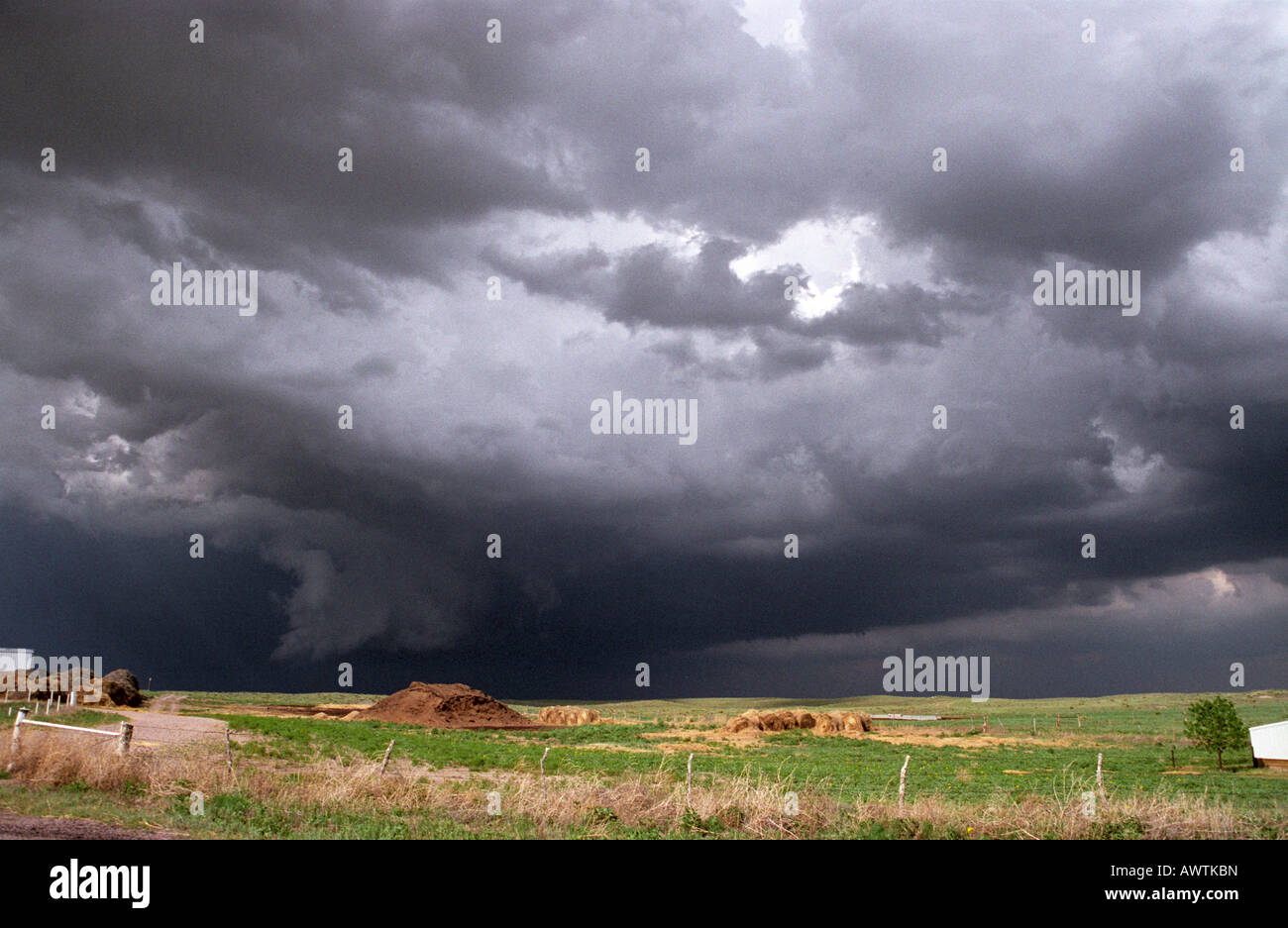 A wall cloud in rural northcentral Nebraska June 2004 Stock Photo - Alamy