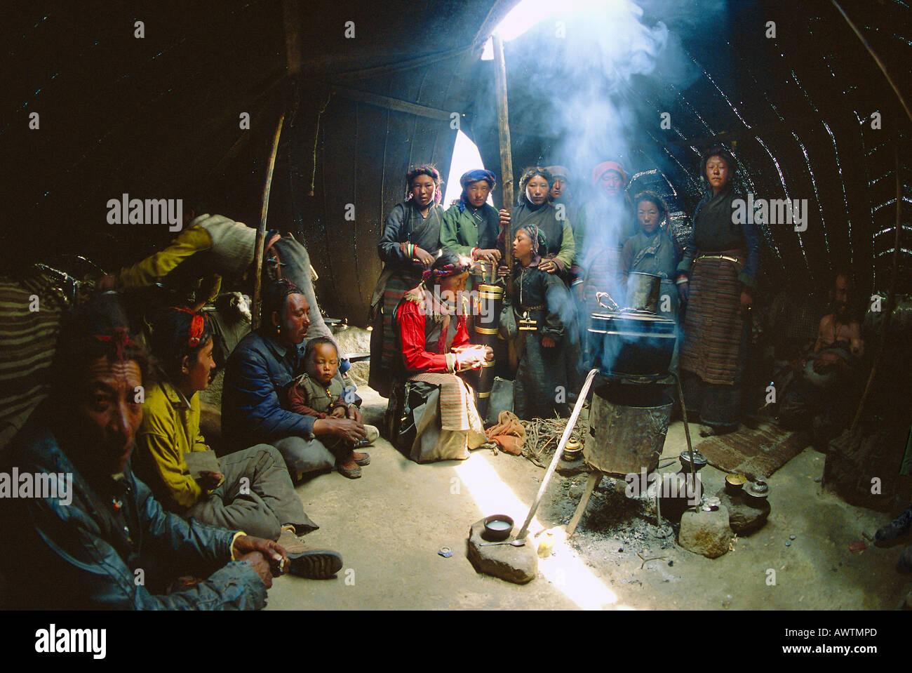 Dropka nomad family in Yak hair tent at Pekhu Tso Western Tibet Stock
