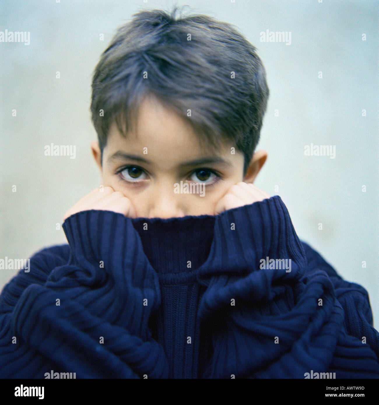 Sad images boy hi-res stock photography and images - Alamy