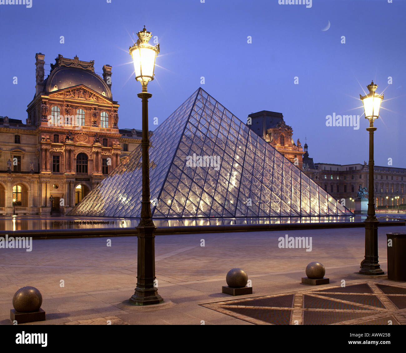 The louvre art gallery hires stock photography and images Alamy