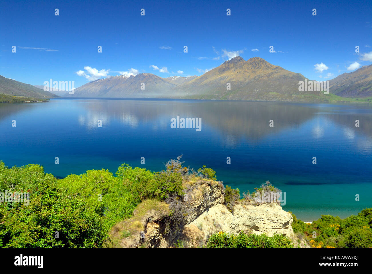 Lake Wakatipu near Queenstown New Zealand South Island Stock Photo - Alamy