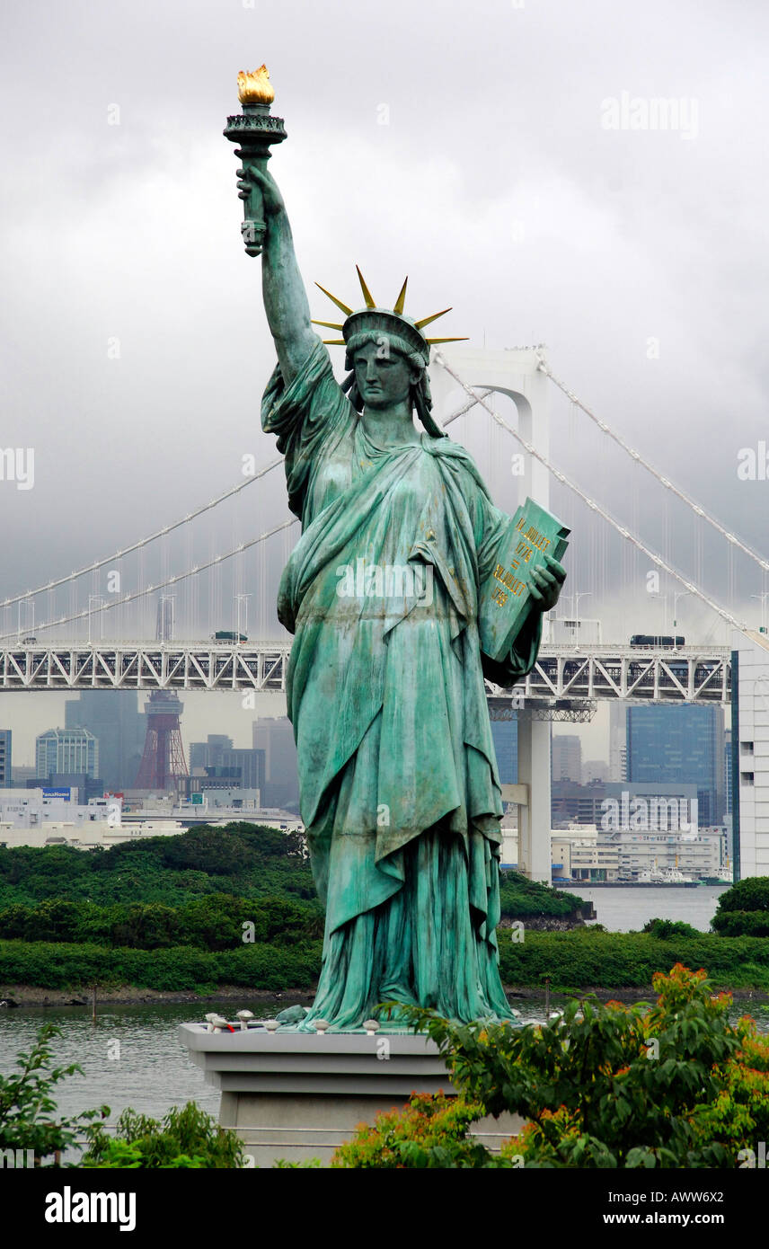Statue of Liberty, Daiba Beach Park, Tokyo Bay, Tokyo Japan, with