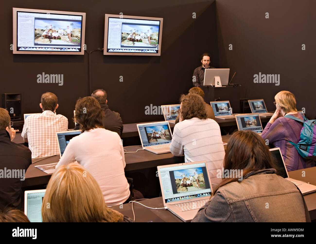 Computer class hi-res stock photography and images - Alamy