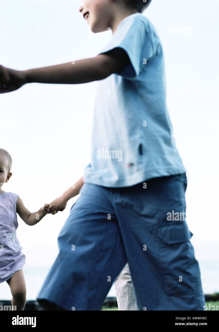 Children playing ring ring roses hi-res stock photography and images ...