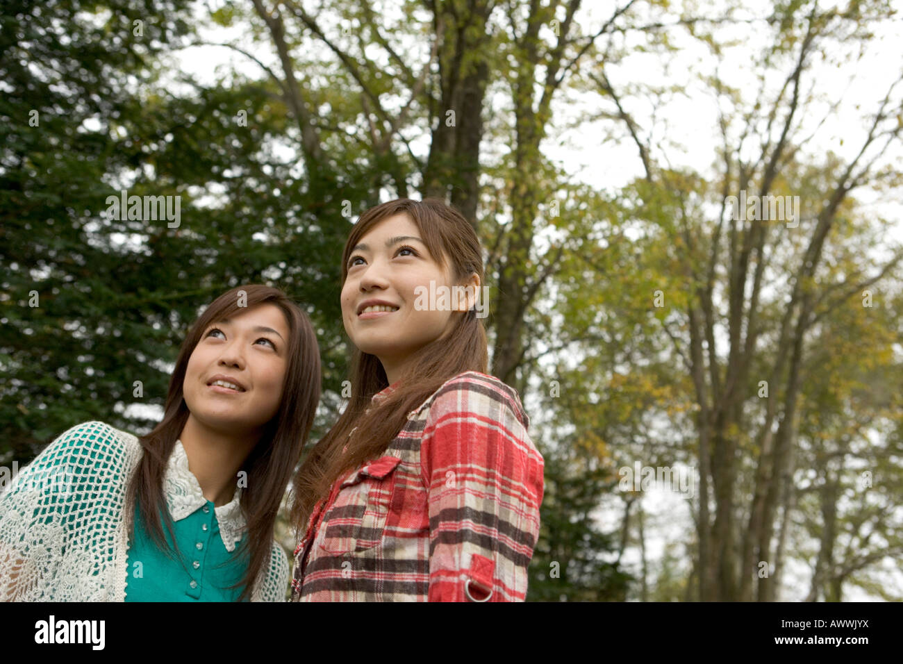Two young women in park hi-res stock photography and images - Alamy
