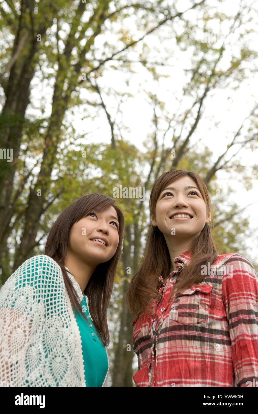 Two young women in park hi-res stock photography and images - Alamy