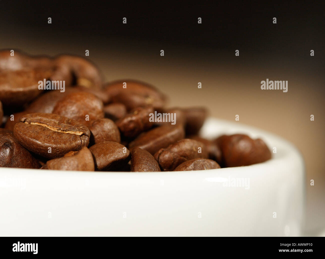 Roasted coffee beans against dark background Stock Photo - Alamy