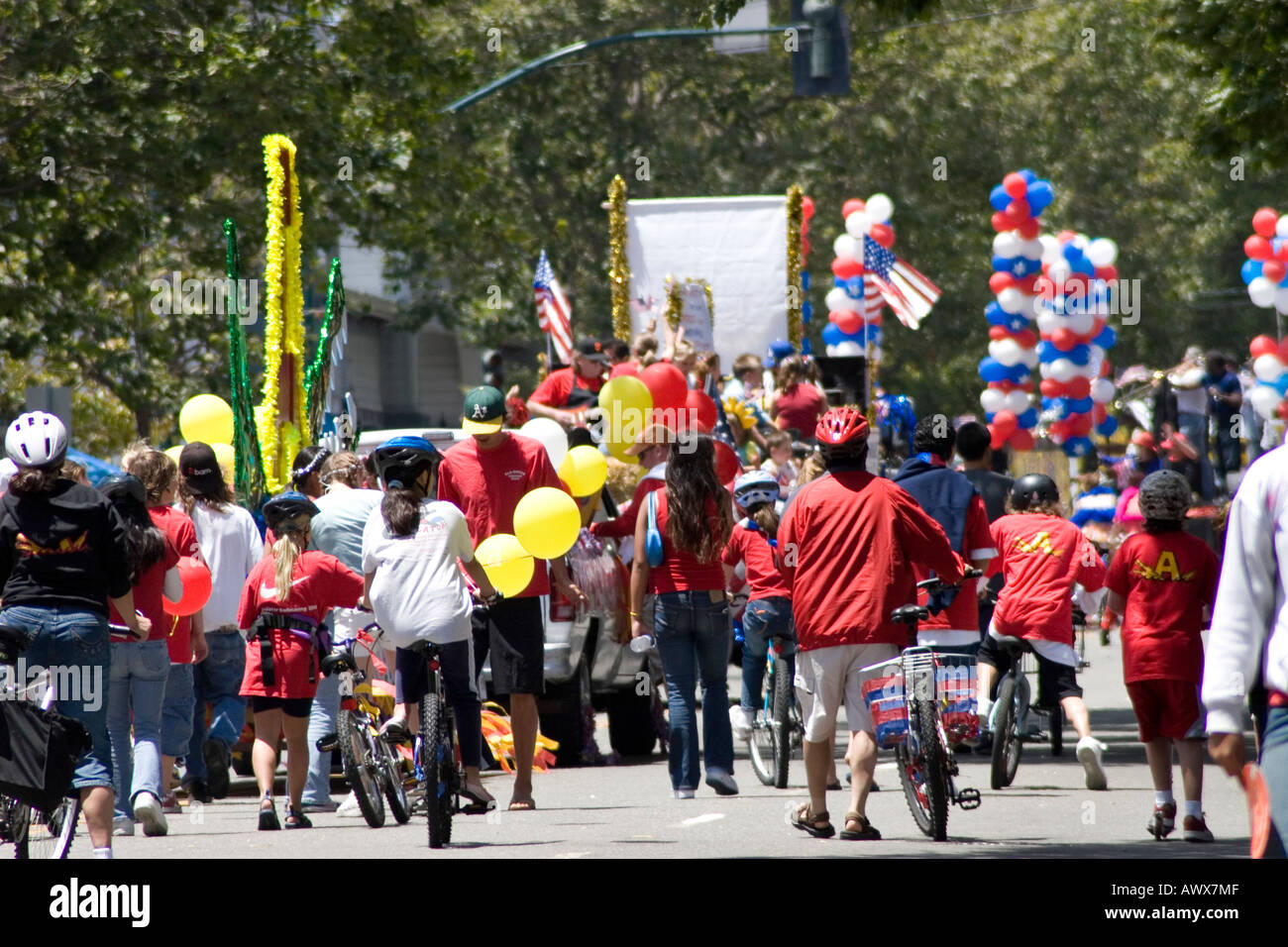 4 july parade balloons hi-res stock photography and images - Alamy