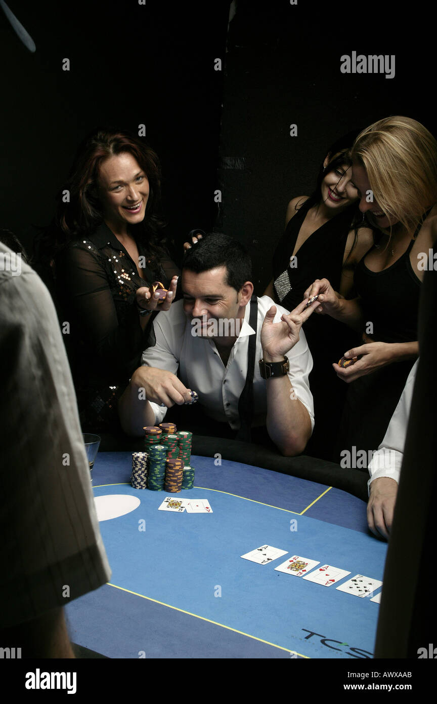 Handing out playing cards hires stock photography and images Alamy