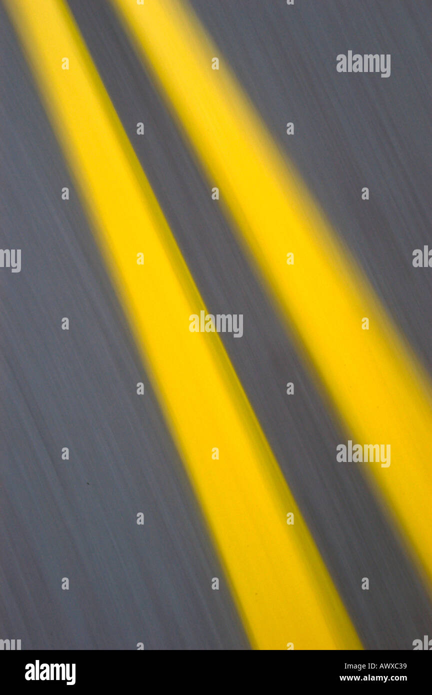 Yellow double solid lines hires stock photography and images Alamy