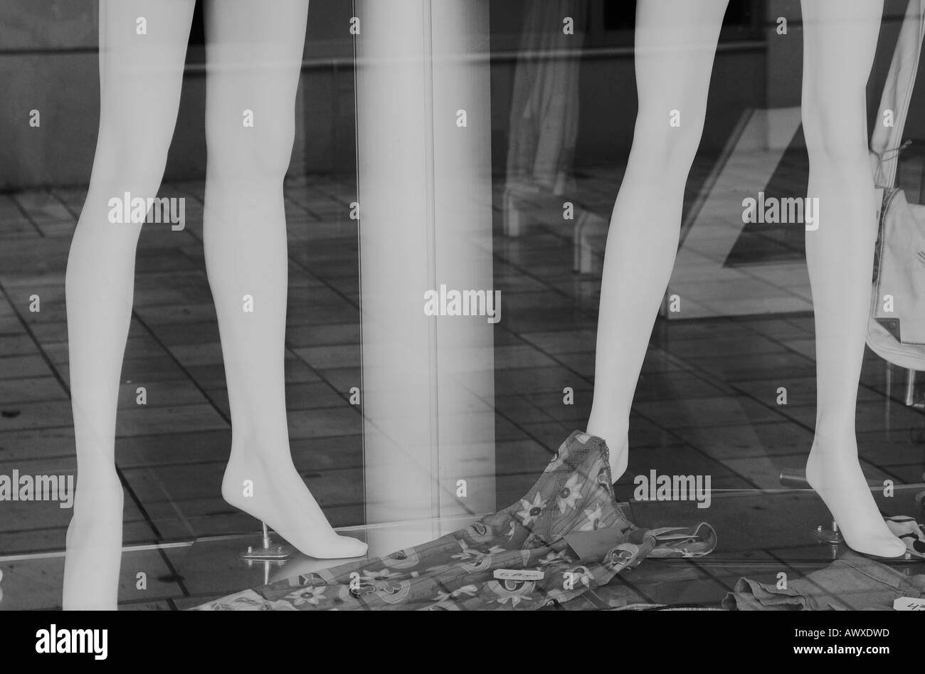 Dummies in shop window Stock Photo Alamy