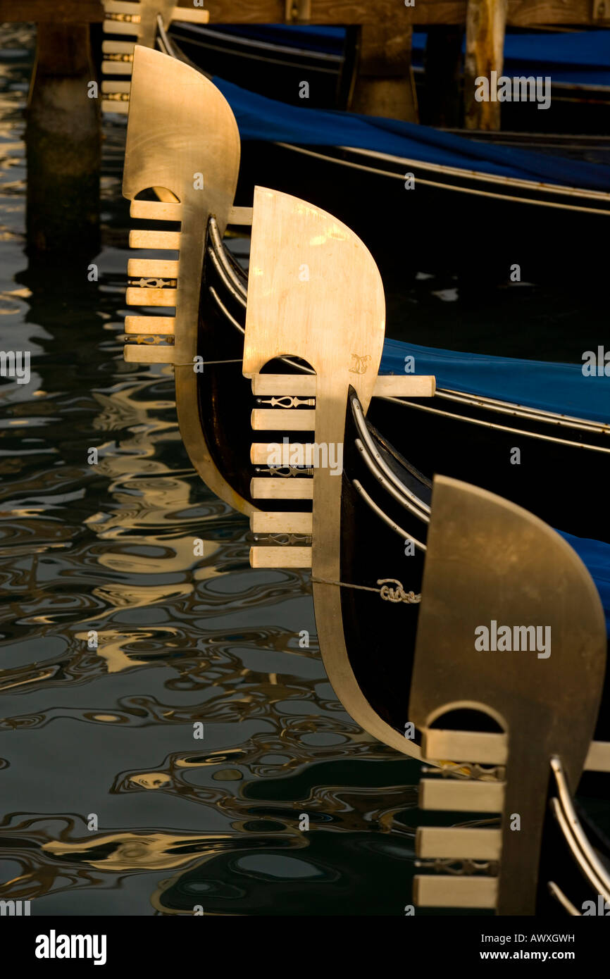 Venice gondola close up hi-res stock photography and images - Alamy
