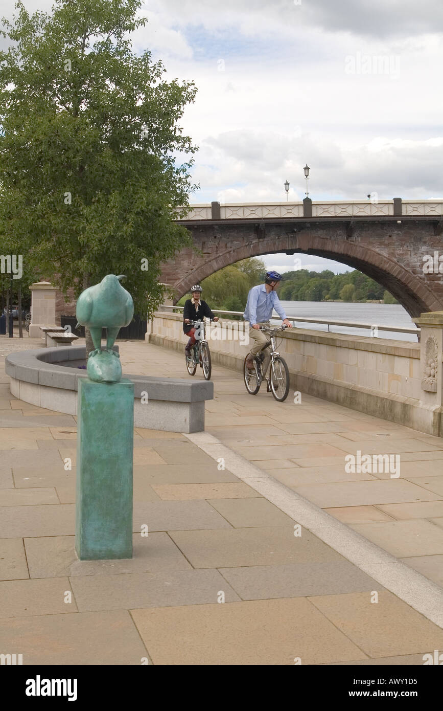 dh River Tay PERTH PERTHSHIRE Cyclists on the flood defense promenade and Smeatons Bridge people scotland bicycle riding bikes uk Stock Photo