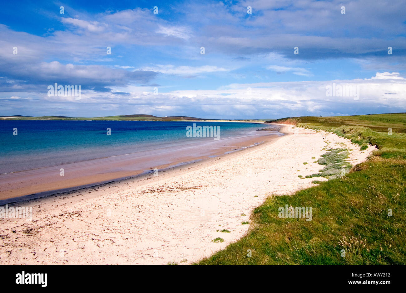 dh Sands of Mussetter EDAY ORKNEY White sandy beach Fersness Bay sand beaches remote faraway quiet empty tranquil nobody uk island remoteness Stock Photo