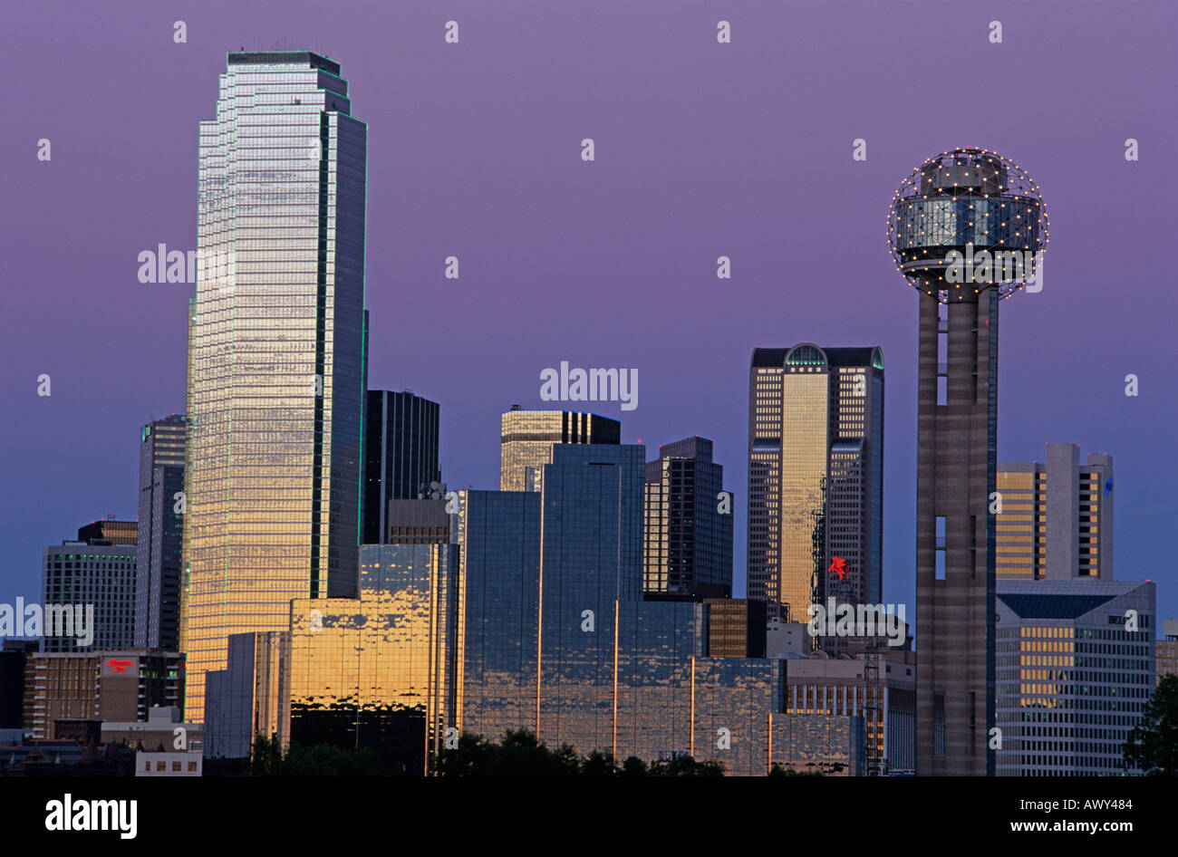 Dallas downtown skyline sunset hi-res stock photography and images - Alamy