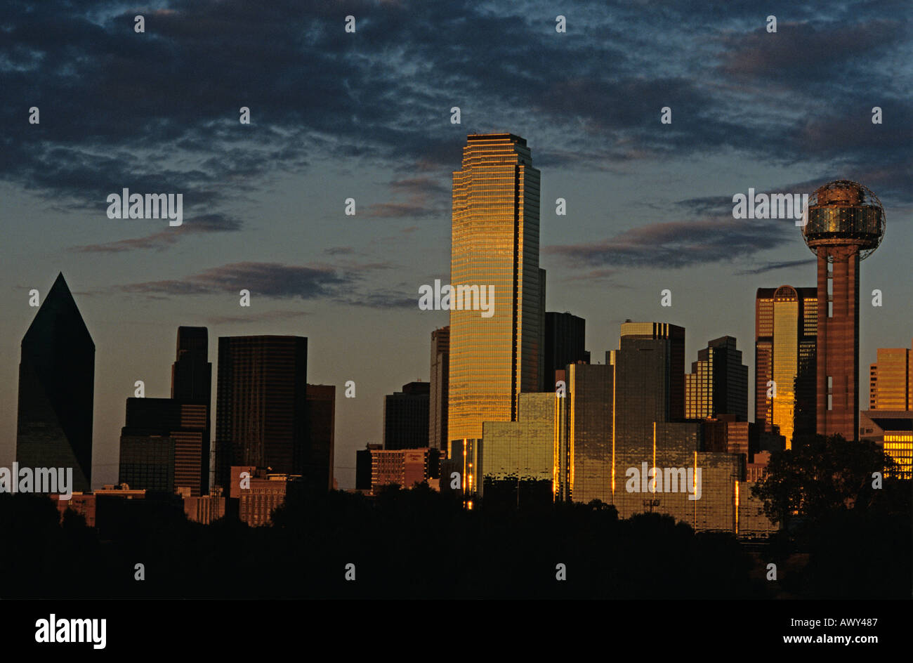Dallas downtown skyline sunset hi-res stock photography and images - Alamy